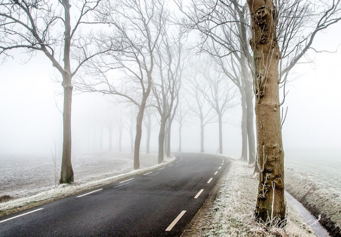 PUTEVI: Oprezno na putevima zbog poledice i magle