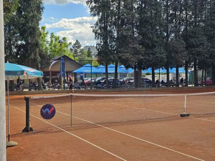FOTO: Dobojski Info | Danas drugo kolo kvalifikacija – domaći teniseri u borbi za glavni žrijeb