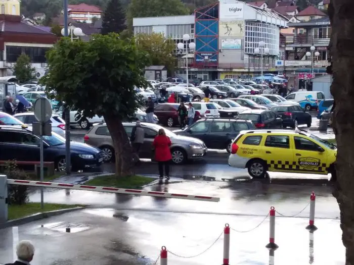 FOTO: Dobojski Info | ZABRANA RADA "EUROTAXIJU": Jerinić jedno saobraćajni inspektor drugo.
