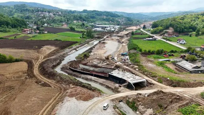 FOTO: Autoceste FBiH | Za potrebe izgradnje dionice Putnikovo Brdo-Medakovo izmješta se korito Tešanjke, uskoro eksproprijacija zemljišta