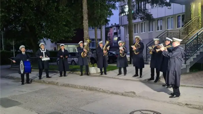 DOBOJ: Prvomajski uranak, uz zvuke duvačkog orkestra