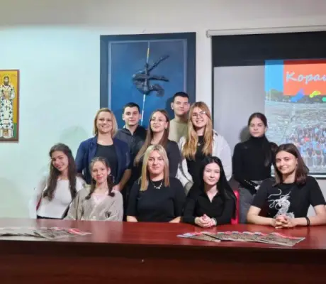 PREDSTAVLJEN 13. BROJ ŠKOLSKOG ČASOPISA "KORACI" – Glas učenika Gimnazije "Jovan Dučić" i most među generacijama